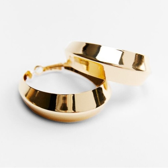 Zara Jewelry - NWT. Zara Golden Metal Rings Hoop Earrings.